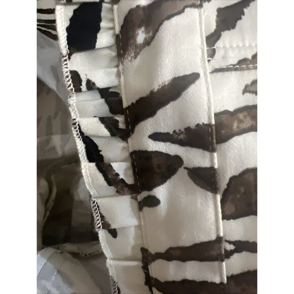 Chico's 2 chicos large Paw Animal Print Ruffle Trim Stretch Chino Jacket - Picture 12 of 13